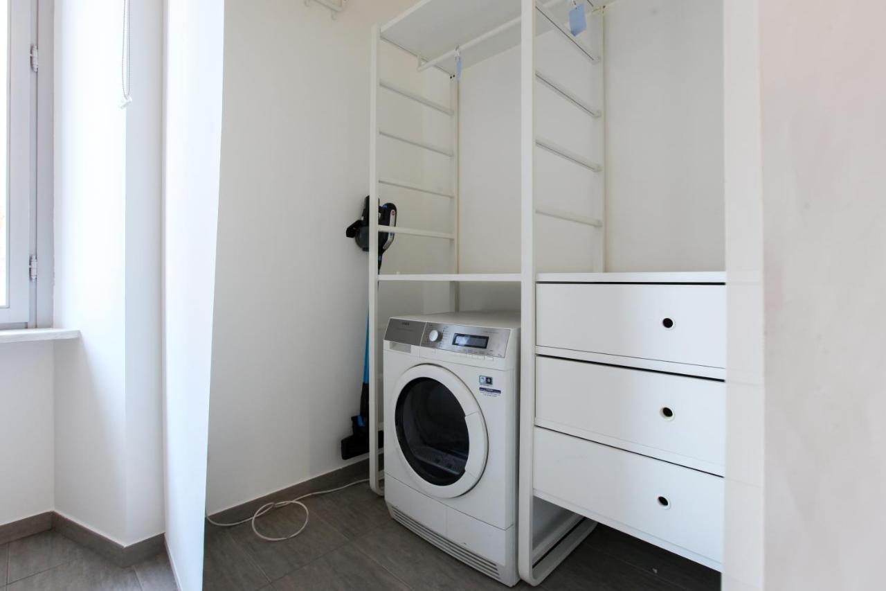 Modern Apartment Close To Shopping District Milán Exterior foto