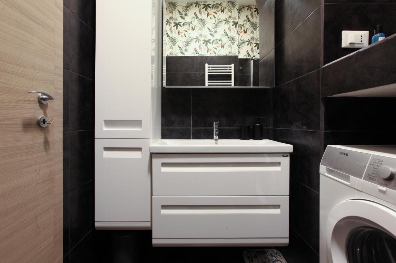 Modern Apartment Close To Shopping District Milán Exterior foto